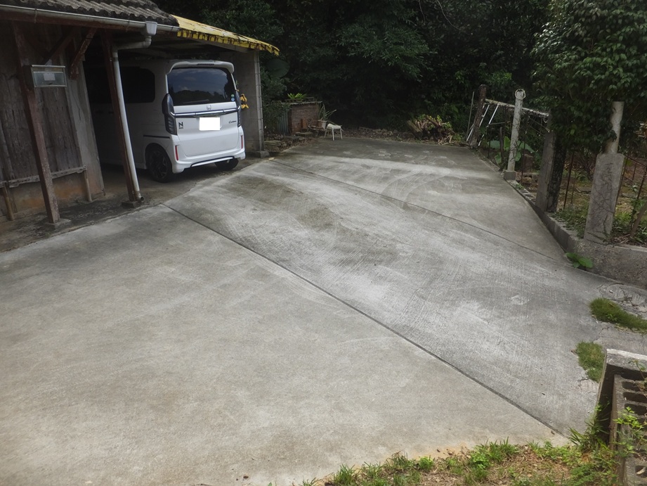 駐車場　3台可